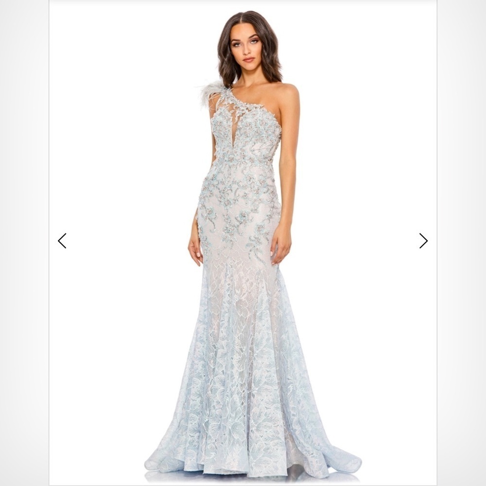 Elegant Blue Lace Evening Gown - Picture 4 of 9